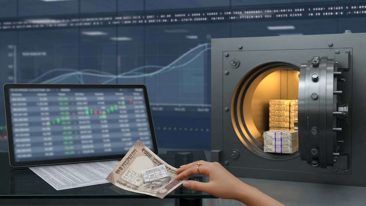 India's Forex Reserves Hit Six-Month High Amid Rupee Defense