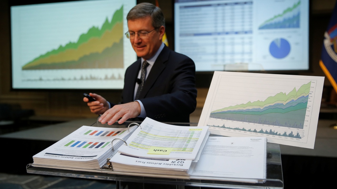 Berkshire Hathaway Q2 Earnings Highlight Greg Abel's Cash Deployment Strategy